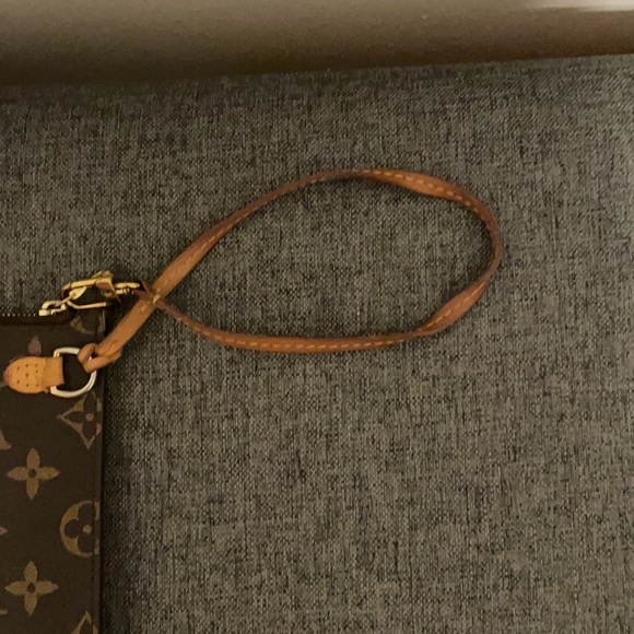 Louis Vuitton wristlet - Picture 4 of 6